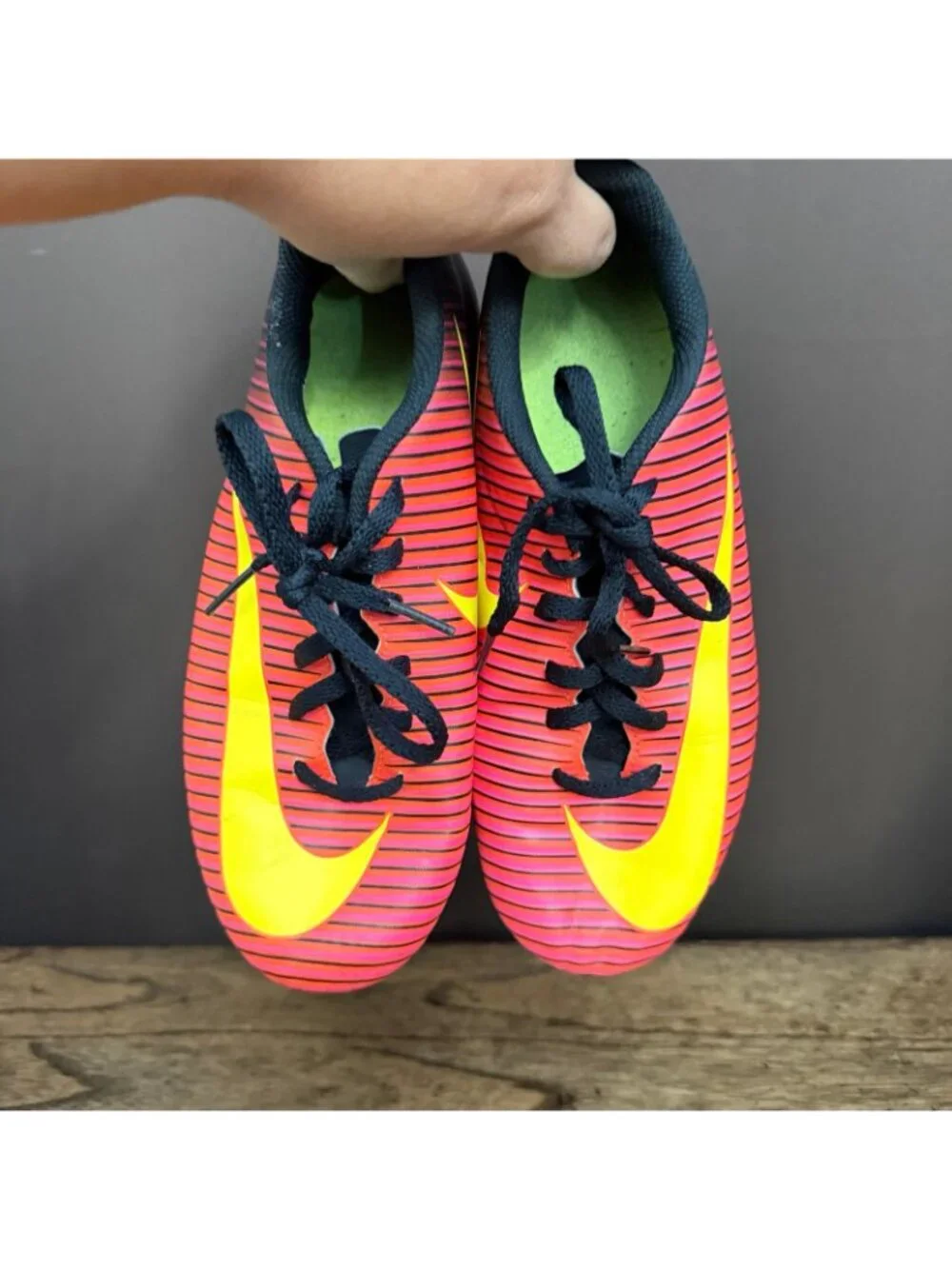 Nike Jr. Mercurial Vapor XI FG Soccer Cleat (4Y) Total Crimson, Black
